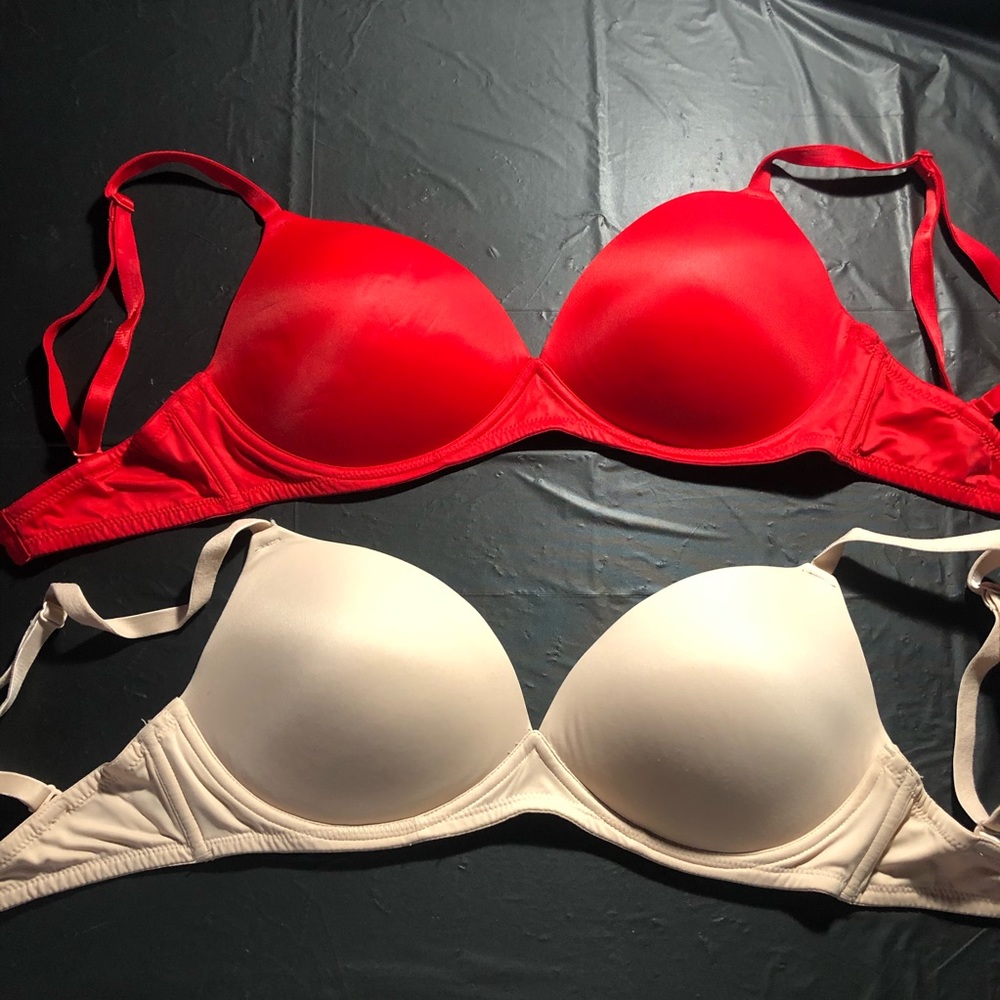 2 VS PINK wear everywhere wirefree pushup bras